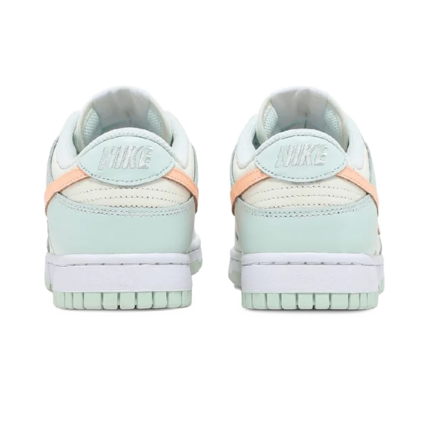 ⁦Nike Dunk Low Barely Green⁩ – תמונה ⁦3⁩