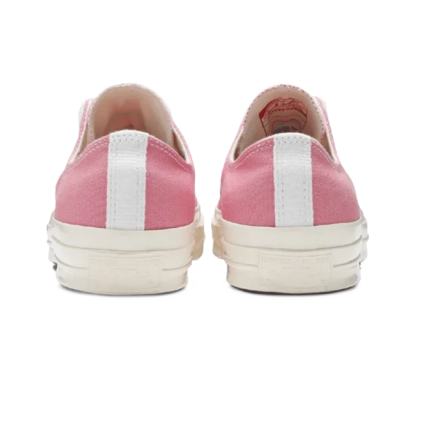 ⁦Converse Chuck 70 Low x Comme des Garçons PLAY Bright Pink⁩ – תמונה ⁦3⁩