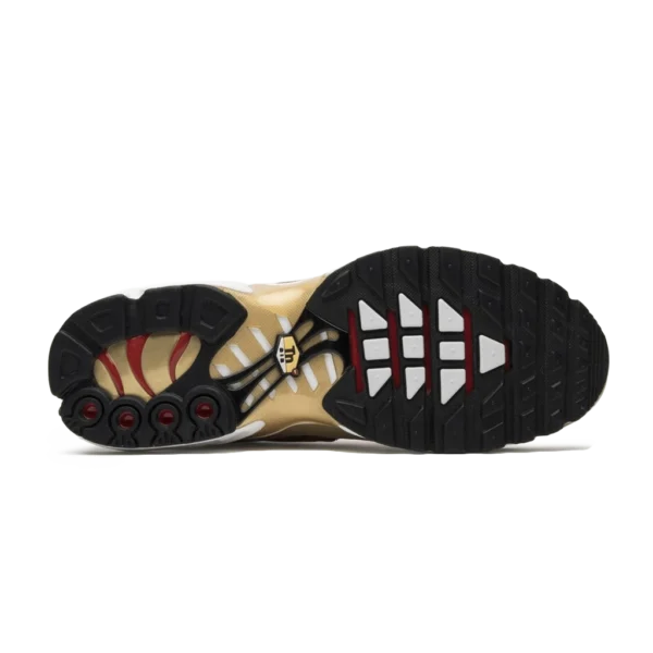 ⁦Nike Air Max Plus Metallic Gold⁩ – תמונה ⁦4⁩