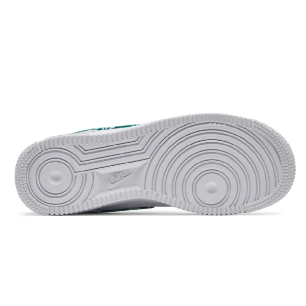 ⁦Nike Air Force 1 07 Essentials "Green Paisley"⁩ – תמונה ⁦4⁩