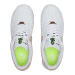 ⁦Nike Air Force 1 LV8 Rhubarb⁩ – תמונה ⁦4⁩