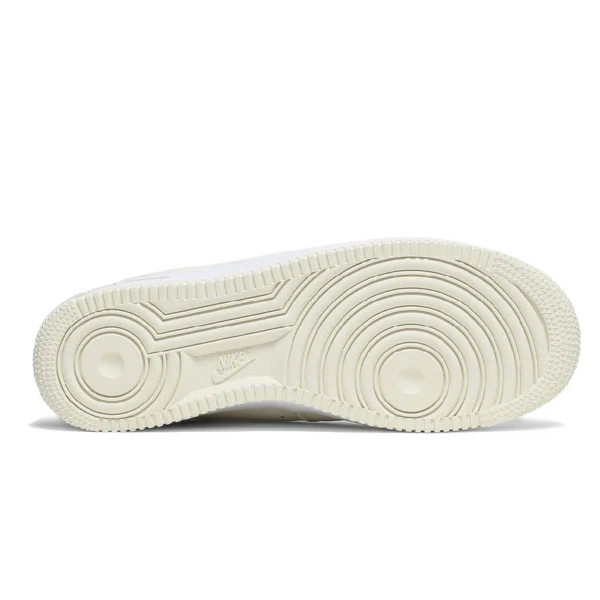 ⁦Nike Air Force 1 '07 Premium Popcorn⁩ – תמונה ⁦4⁩