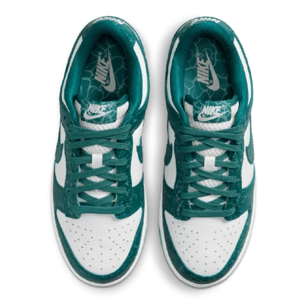 ⁦Nike Dunk Low “Ocean” Summit White Bright Spruce⁩ – תמונה ⁦4⁩