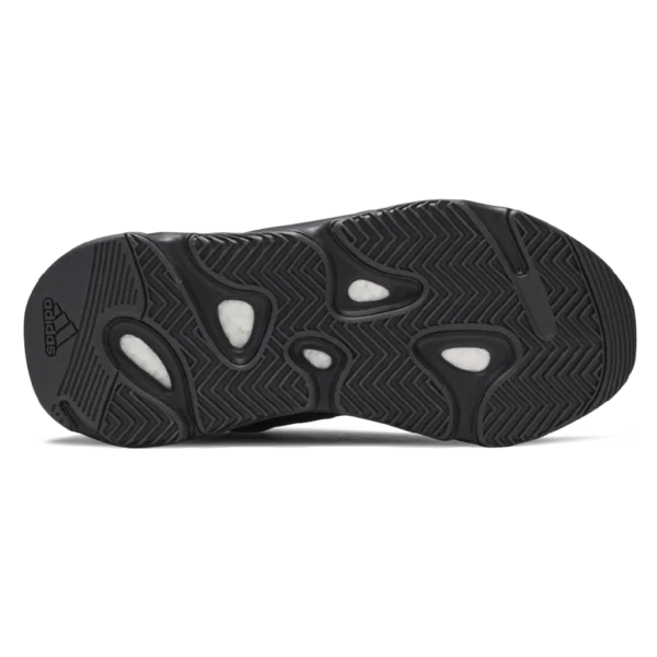 ⁦Adidas Yeezy Boost 700 MNVN Triple Black⁩ – תמונה ⁦4⁩