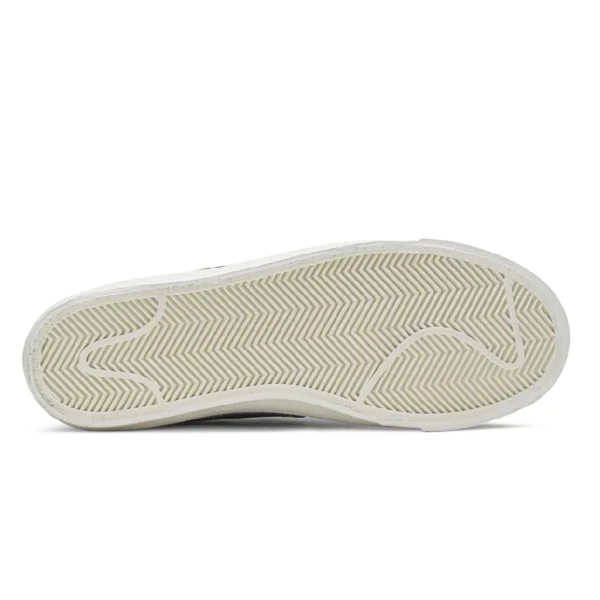 ⁦Nike Blazer Mid ’77 Vintage White Black⁩ – תמונה ⁦4⁩