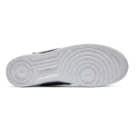 ⁦Nike Air Force 1 '07 Premium Silver Swoosh⁩ – תמונה ⁦4⁩