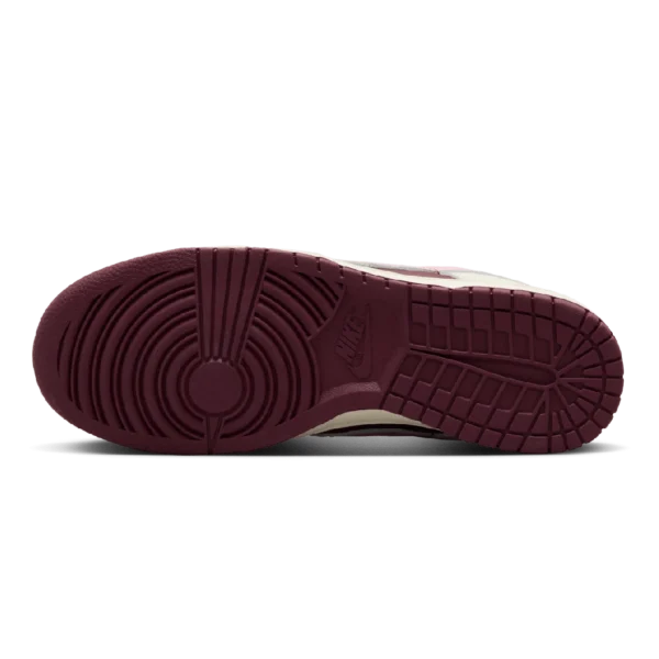 ⁦Nike Dunk Low “Valentine’s Day” Pale Ivory Night Maroon⁩ – תמונה ⁦5⁩