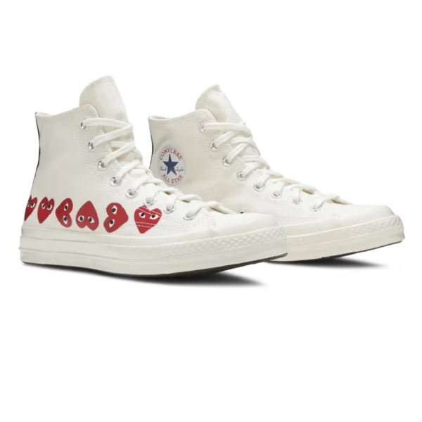 ⁦Converse Chuck 70 High x Comme des Garçons PLAY “Multi Heart” White⁩ – תמונה ⁦2⁩