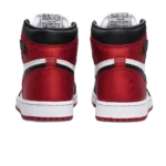 ⁦Air Jordan 1 Retro High Satin Black Toe⁩ – תמונה ⁦3⁩