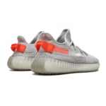 ⁦Adidas Yeezy Boost 350 V2 Tail Light⁩ – תמונה ⁦3⁩
