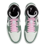 ⁦Air Jordan 1 Mid SE Dutch Green Black Arctic Pink⁩ – תמונה ⁦4⁩