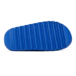 ⁦Adidas Yeezy Slides Azure⁩ – תמונה ⁦4⁩