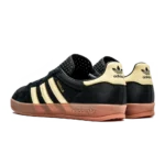 ⁦Adidas Gazelle Indoor Core Black Almost Yellow Gum⁩ – תמונה ⁦3⁩