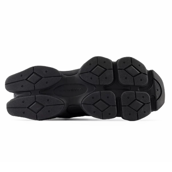 ⁦New Balance 9060 Triple Black Suede⁩ – תמונה ⁦4⁩