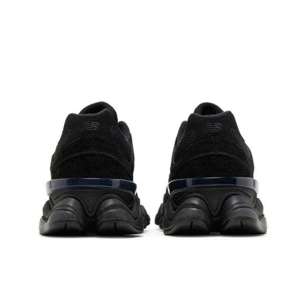 ⁦New Balance 9060 Triple Black Suede⁩ – תמונה ⁦5⁩