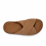 ⁦UGG Goldenstar Cross Slide Chestnut⁩ – תמונה ⁦4⁩