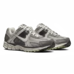 ⁦Nike Zoom Vomero 5 Cobblestone Flat Pewter⁩ – תמונה ⁦2⁩