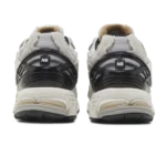 ⁦New Balance 1906D Protection Pack Reflection Black Gold Metallic⁩ – תמונה ⁦3⁩