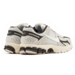 ⁦Nike Zoom Vomero 5 White Igloo Black Neutral Grey⁩ – תמונה ⁦3⁩