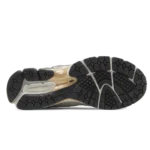 ⁦New Balance 1906D Protection Pack Reflection Black Gold Metallic⁩ – תמונה ⁦4⁩