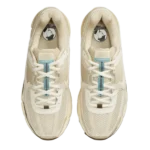 ⁦Nike Zoom Vomero 5 Oatmeal Pale Ivory Light Chocolate⁩ – תמונה ⁦4⁩