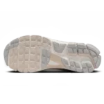 ⁦Nike Zoom Vomero 5 Light Orewood Brown⁩ – תמונה ⁦5⁩