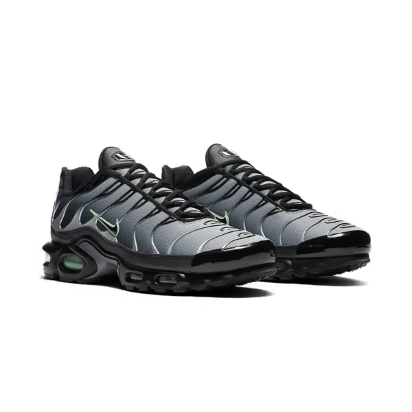⁦Nike Air Max Plus Green Glow⁩ – תמונה ⁦2⁩