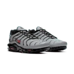 ⁦Nike Air Max Plus Wolf Grey Black Crimson⁩ – תמונה ⁦2⁩