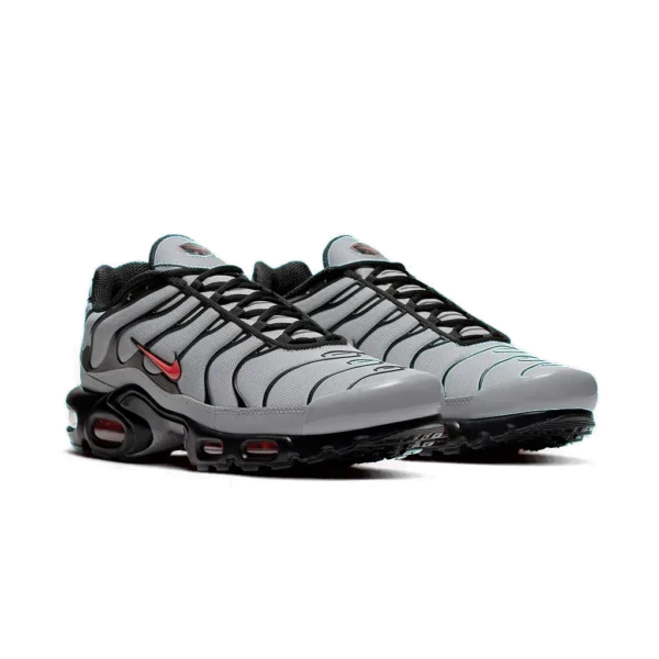 ⁦Nike Air Max Plus Wolf Grey Black Crimson⁩ – תמונה ⁦2⁩