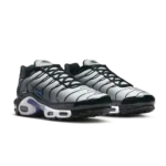 ⁦Nike Air Max Plus Kiss My Airs Metallic Silver⁩ – תמונה ⁦2⁩