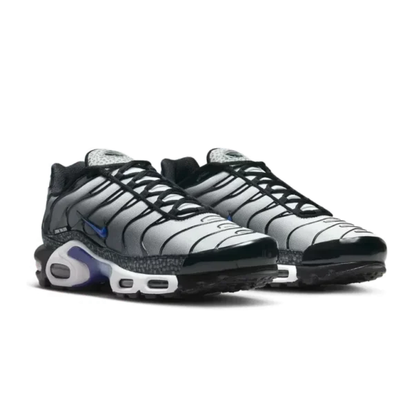 ⁦Nike Air Max Plus Kiss My Airs Metallic Silver⁩ – תמונה ⁦2⁩