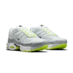 ⁦Nike Air Max Plus Pure Platinum Wolf Grey White Black⁩ – תמונה ⁦2⁩