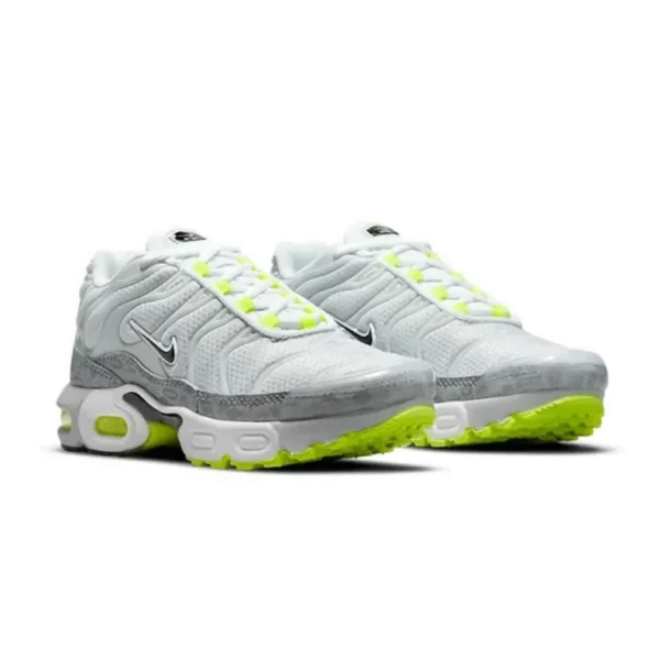 ⁦Nike Air Max Plus Pure Platinum Wolf Grey White Black⁩ – תמונה ⁦2⁩