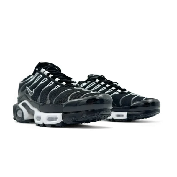 ⁦Nike Air Max Plus Frost Black White⁩ – תמונה ⁦2⁩