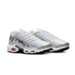 ⁦Nike Air Max Plus Metallic Silver University Red⁩ – תמונה ⁦2⁩