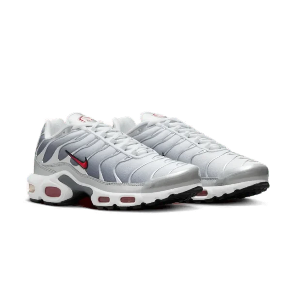 ⁦Nike Air Max Plus Metallic Silver University Red⁩ – תמונה ⁦2⁩