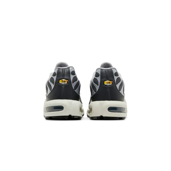 ⁦Nike Air Max Plus SE Iron Grey⁩ – תמונה ⁦3⁩