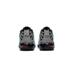 ⁦Nike Air Max Plus Wolf Grey Black Crimson⁩ – תמונה ⁦3⁩