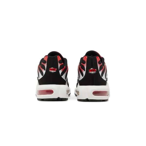 ⁦Nike Air Max Plus Black White University Red⁩ – תמונה ⁦3⁩