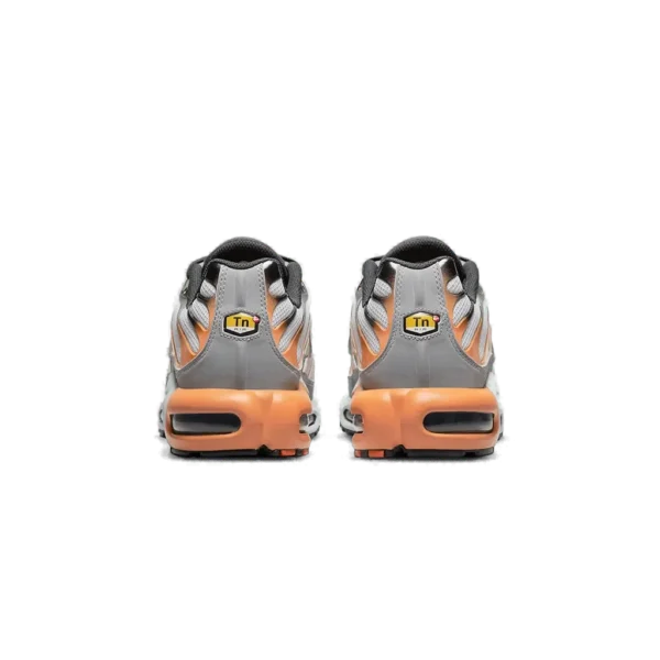 ⁦Nike Air Max Plus Grey Orange⁩ – תמונה ⁦3⁩