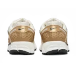 ⁦Nike Zoom Vomero 5 Photon Dust Gridiron Metallic Gold⁩ – תמונה ⁦3⁩