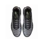 ⁦Nike Air Max Plus Green Glow⁩ – תמונה ⁦4⁩
