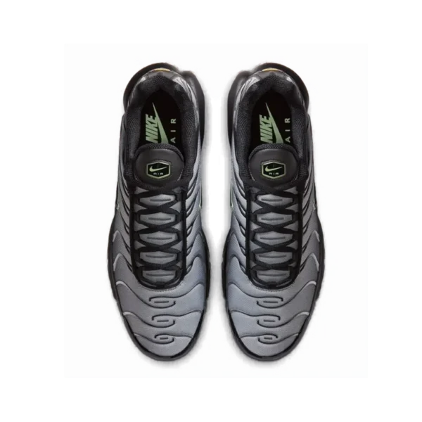 ⁦Nike Air Max Plus Green Glow⁩ – תמונה ⁦4⁩