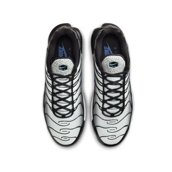 ⁦Nike Air Max Plus Kiss My Airs Metallic Silver⁩ – תמונה ⁦4⁩