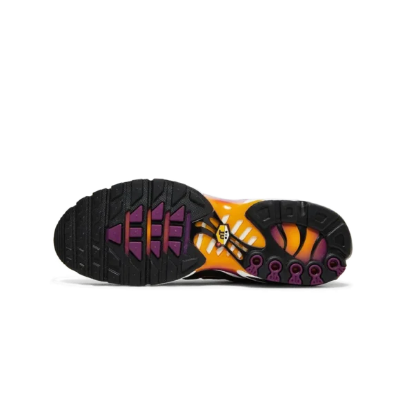 ⁦Nike Air Max Plus University Gold Viotech Purple⁩ – תמונה ⁦4⁩