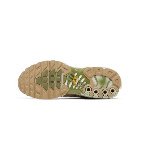 ⁦Nike Air Max Plus Light Bone Honeydew Alligator⁩ – תמונה ⁦4⁩