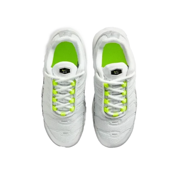 ⁦Nike Air Max Plus Pure Platinum Wolf Grey White Black⁩ – תמונה ⁦4⁩