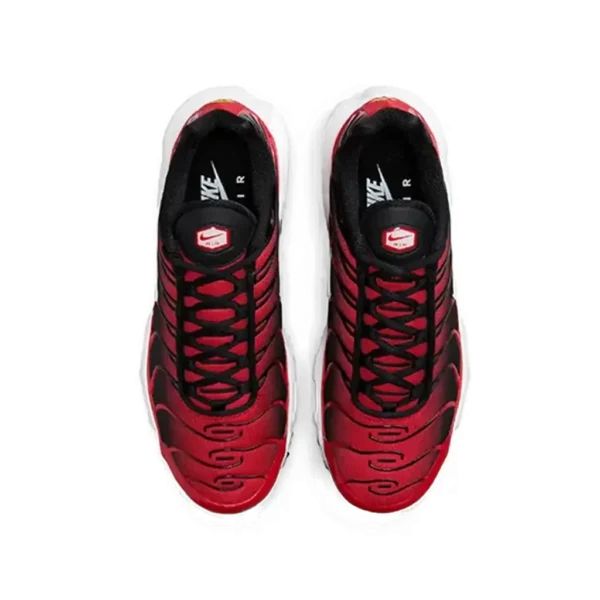 ⁦Nike Air Max Plus University Red White Black⁩ – תמונה ⁦4⁩
