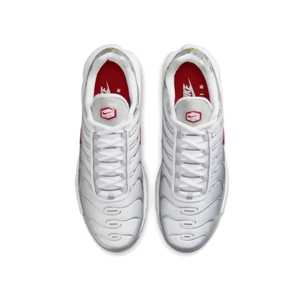 ⁦Nike Air Max Plus Metallic Silver University Red⁩ – תמונה ⁦4⁩