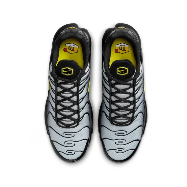 ⁦Nike Air Max Plus Black Opti Yellow⁩ – תמונה ⁦4⁩